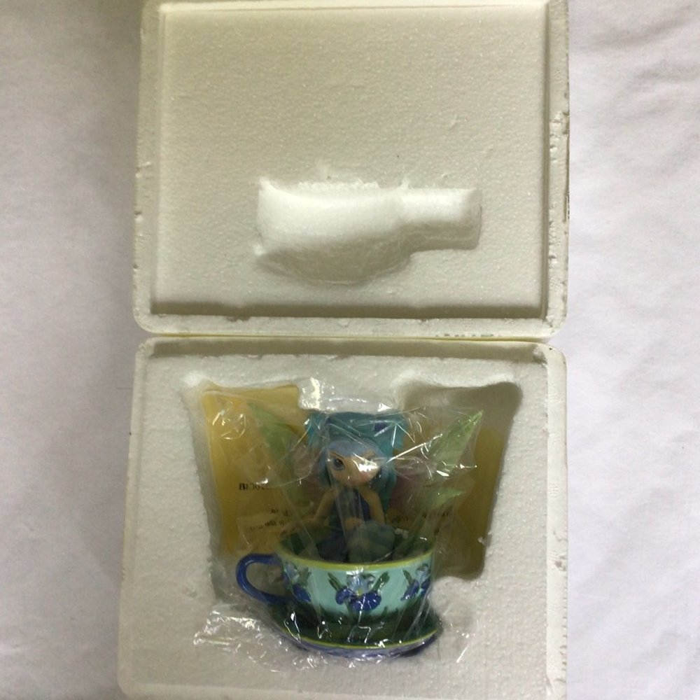 Hamilton Collection-Teeny Tea-se from the Tiny Treasures Teacup Collection - Picture 5 of 5